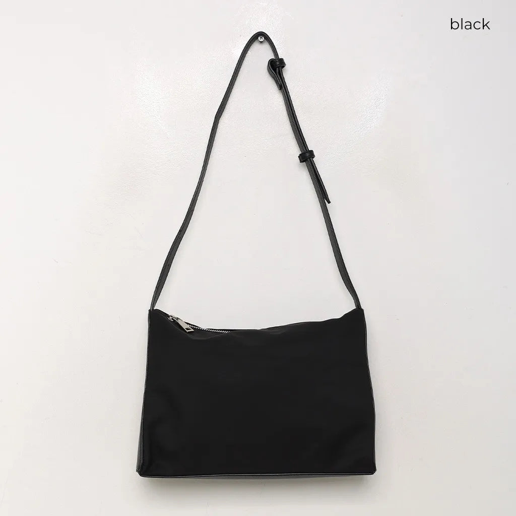 Poik Strap Shoulder Bag